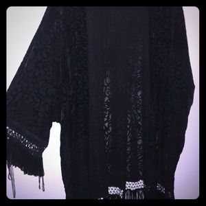 Torrid black velvet kimono size 2