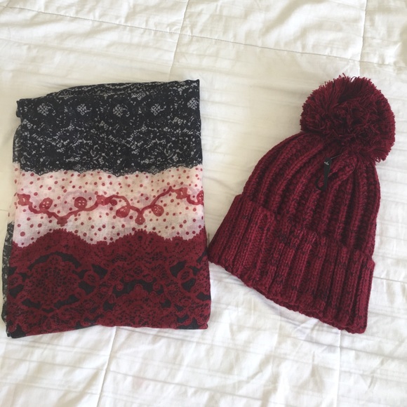 PomPom Beanie/ Infinity Scarf NWOT! - Picture 4 of 4