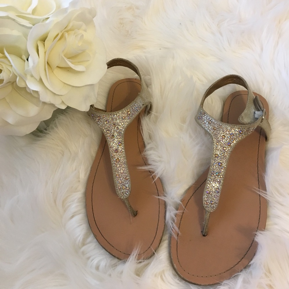 🚨🚨ONE HOUR SALE 🚨🚨 ✨Sparkling BCBG Sandals✨