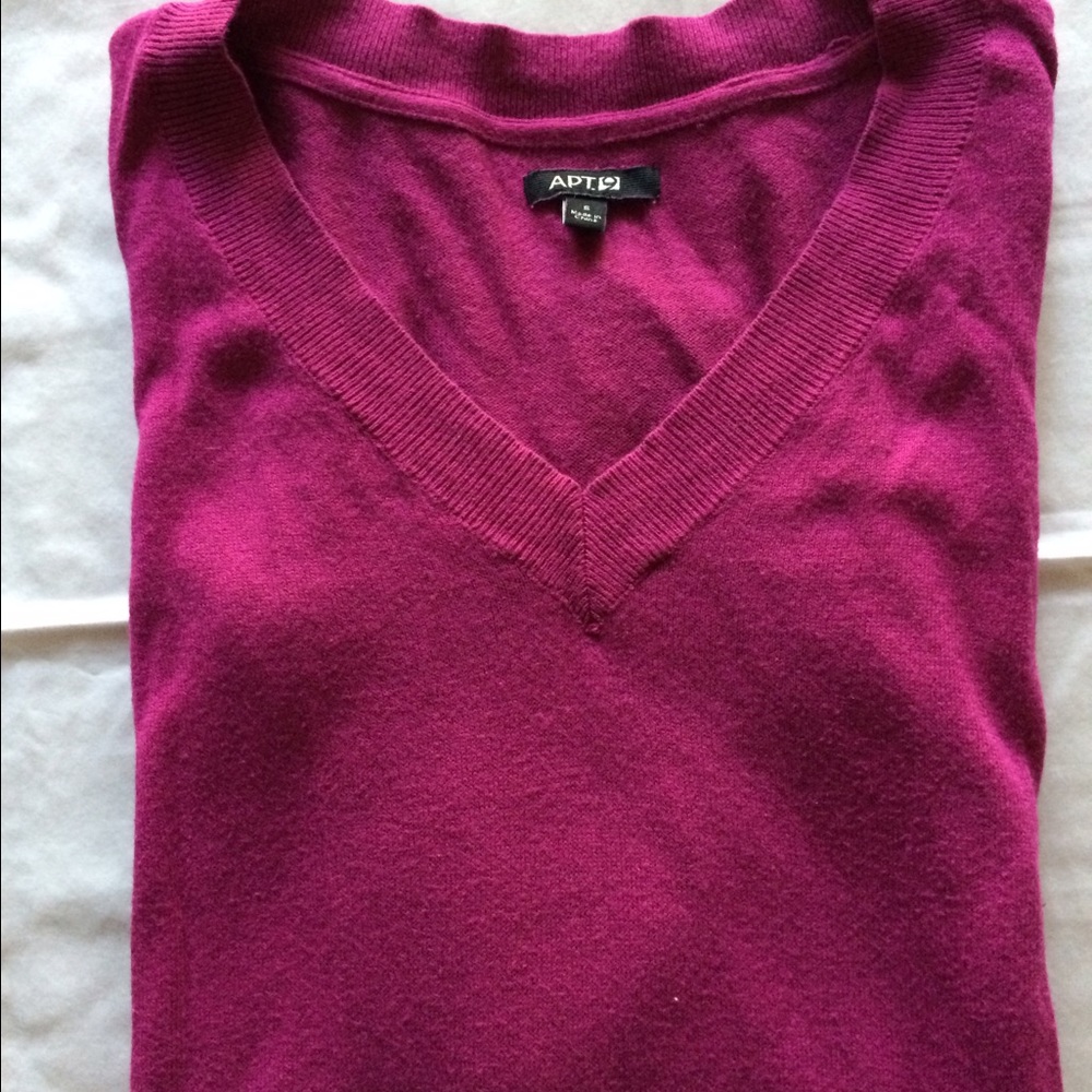 Beautiful fuchsia tunic sweater size Small
