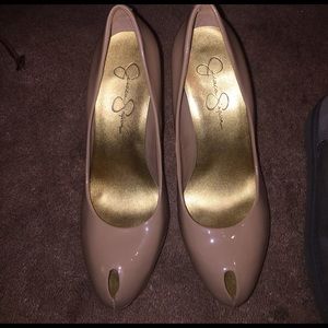 Jessica Simpson nude pumps