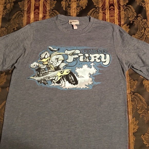 Disney Feathered Fury Unisex Shirt Small - Picture 1 of 3