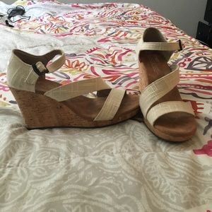 Cream wedges