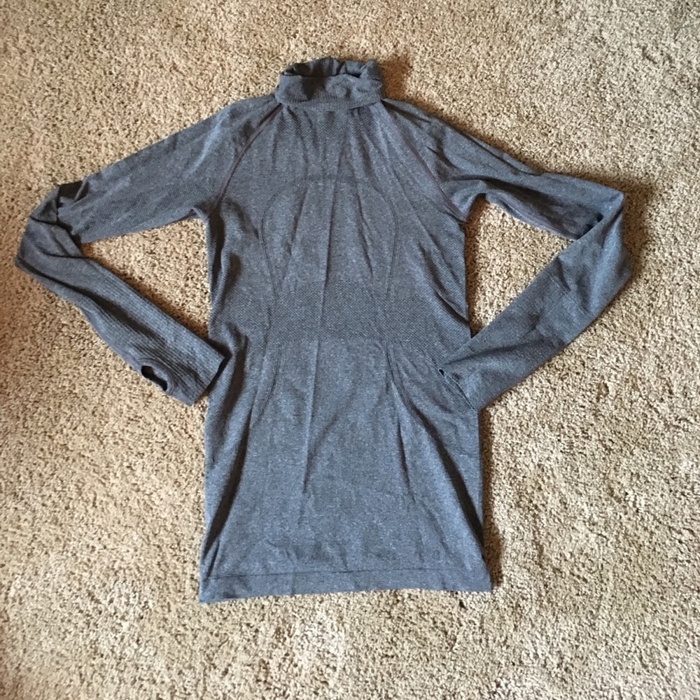 LULULEMON turtle neck