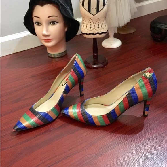 "SOLD " FREE SHORTS/ J. RENEE PUMPS - Picture 2 of 5