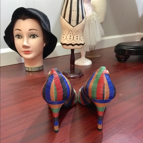 "SOLD " FREE SHORTS/ J. RENEE PUMPS - Picture 5 of 5