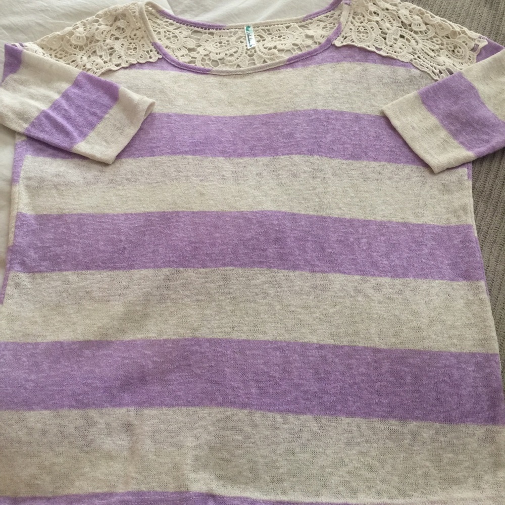 BOUTIQUE TOP‼️ - Picture 2 of 3