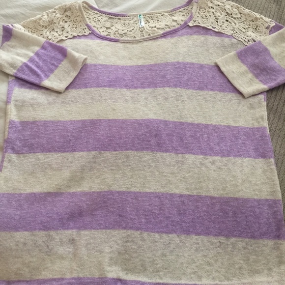 BOUTIQUE TOP‼️ - Picture 2 of 3