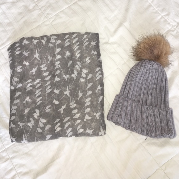 NWT PomPom Beanie/ Sparrow Scarf Set - Picture 4 of 4