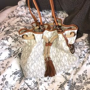 Michael Kors Medium Sized Shoulder Bag