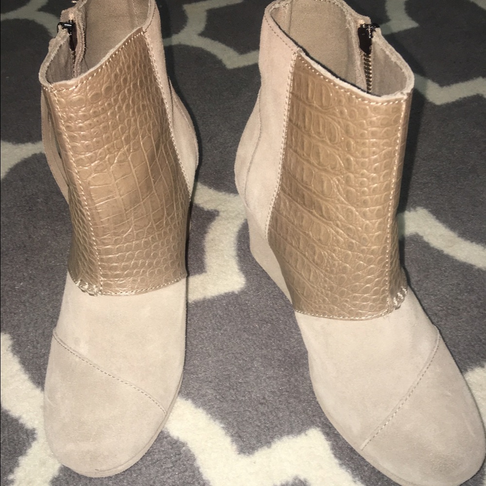 Toms wedge booties