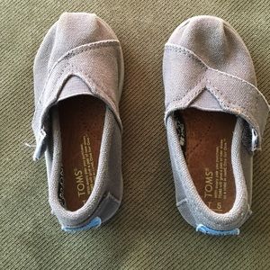 Gray Toms toddler size 5