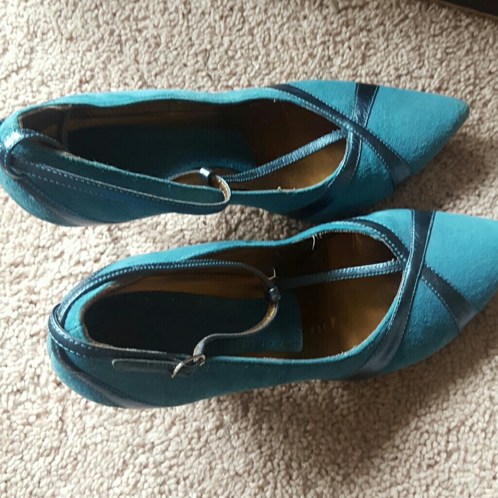 Blue/turquoise suede pumps