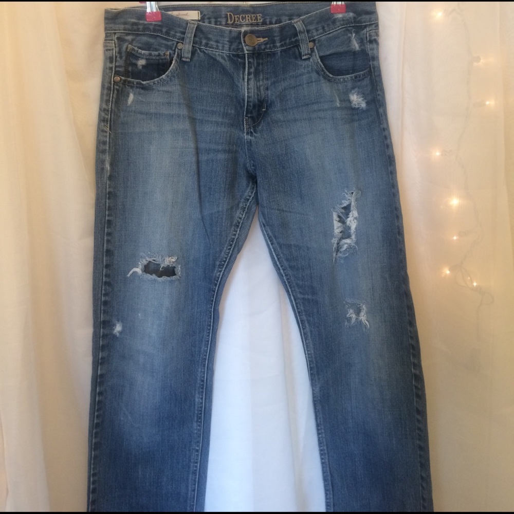 DECREE Distressed Boyfriend Jeans