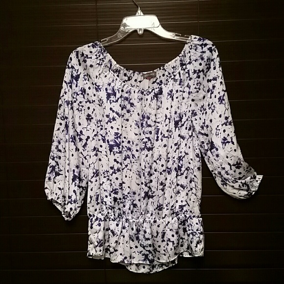 Vince Camuto Tops - 💙FINAL MARKDOWN  💙 VINCE CAMUTO PEASANT BLOUSE