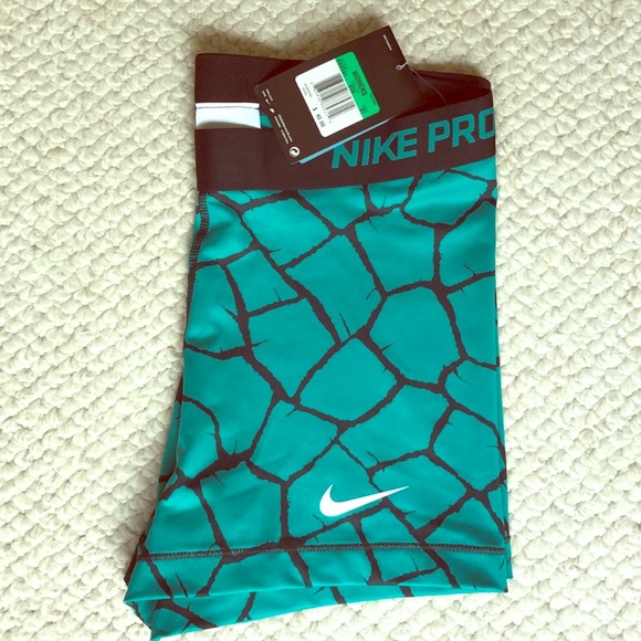 Nike Women's Pro 3" Giraffe Short - Picture 2 of 3