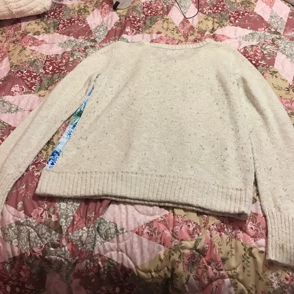 A sweater - Picture 2 of 2