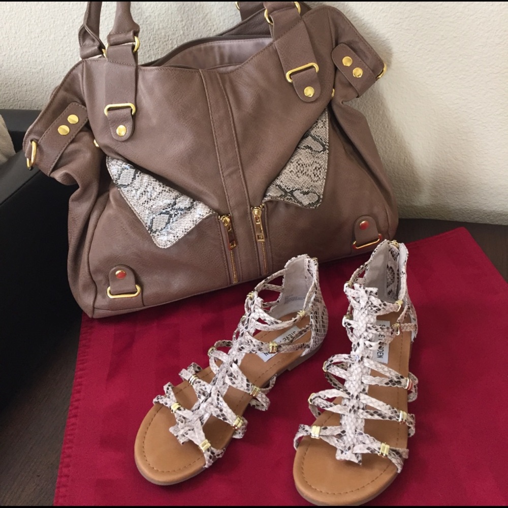 Steve Madden gladiator flats