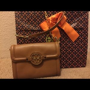 Tory Burch Amanda Chain Wallet Crossbody