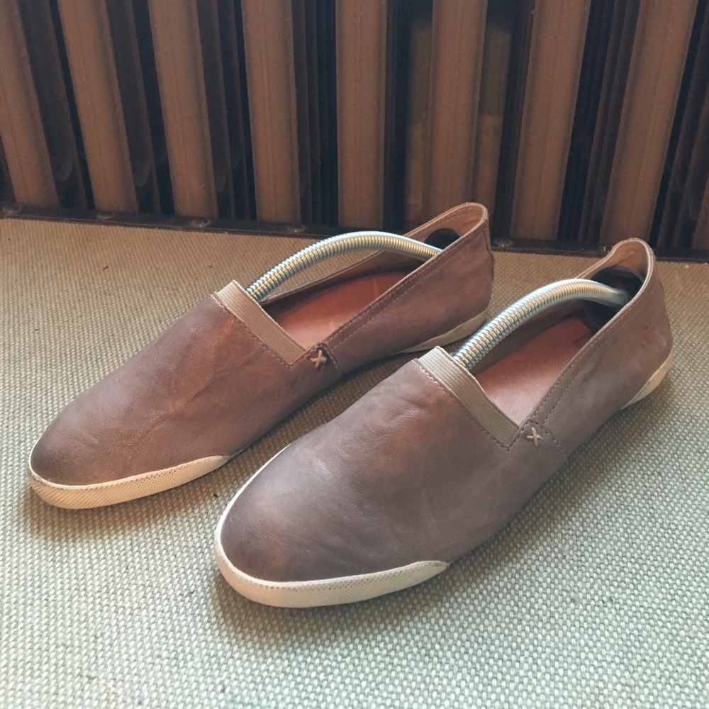 Frye Leather Flats Like New!