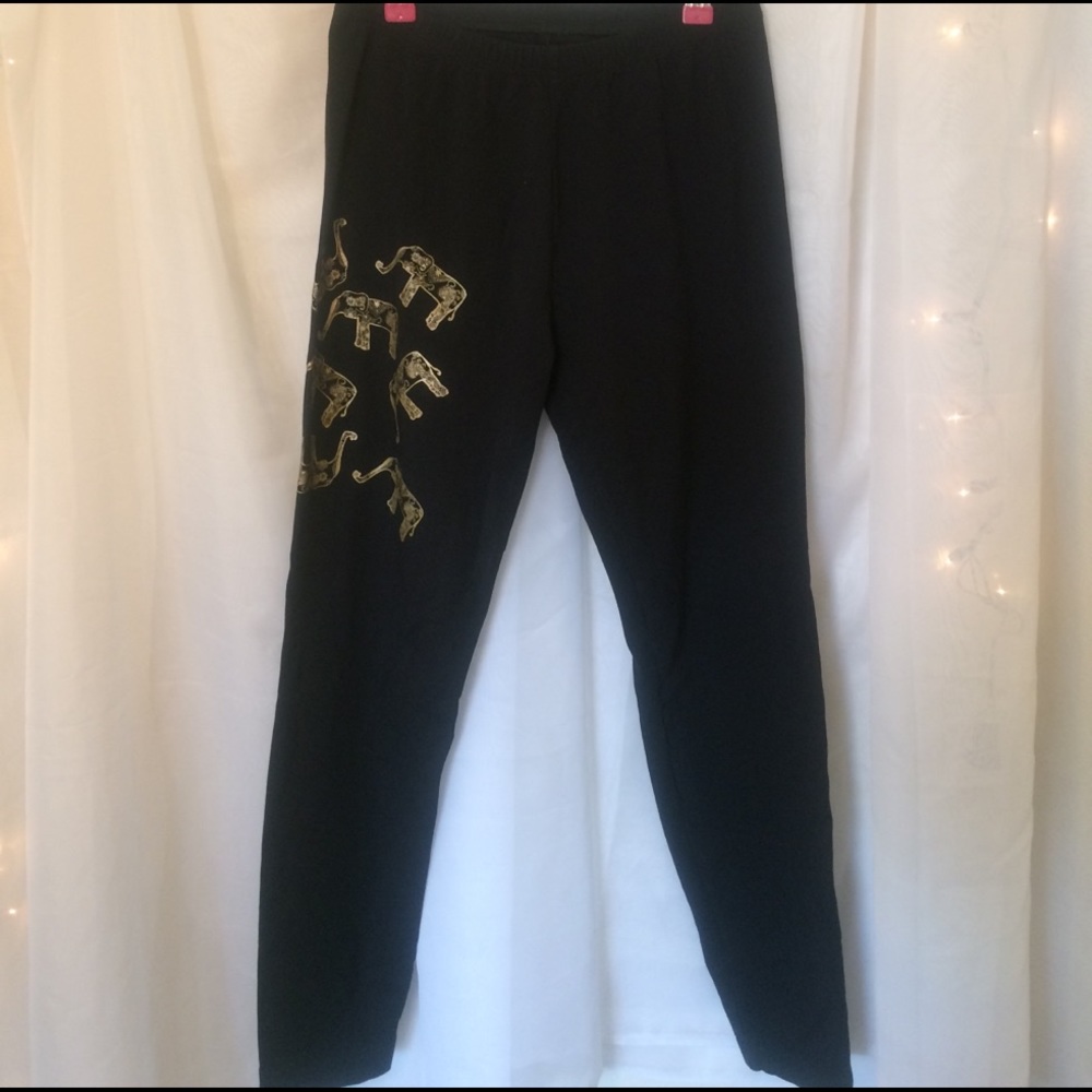 AMERICAN APPAREL Black leggings w/Elephant graphic