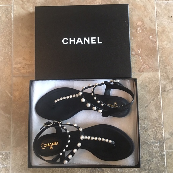 Chanel pearl ankle strap sandals - Picture 2 of 8