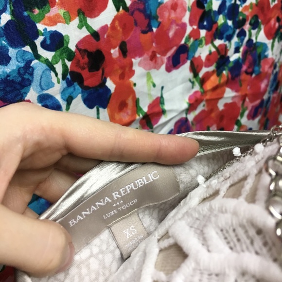 Essential Tee - Picture 3 of 3