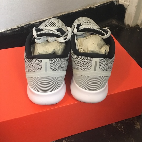 SOLD!! NIKE FREE RUN size 8 - Picture 3 of 6