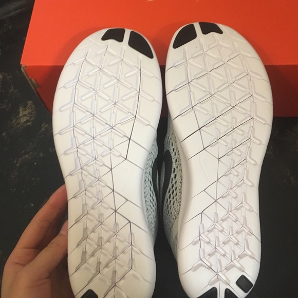 SOLD!! NIKE FREE RUN size 8 - Picture 5 of 6