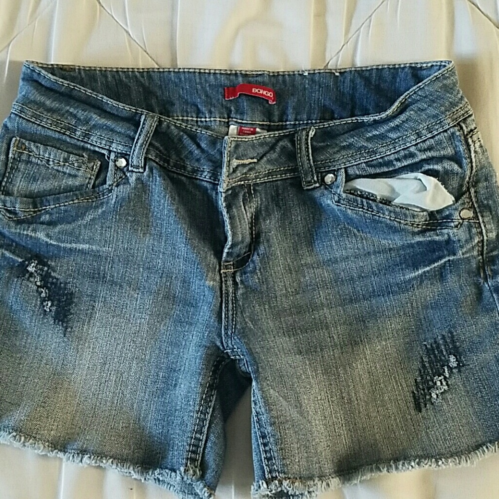Bongo size 9 distressed jean shorts