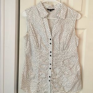 🖤Sleeveless Button Down Shirt (MAKE OFFER!)🖤