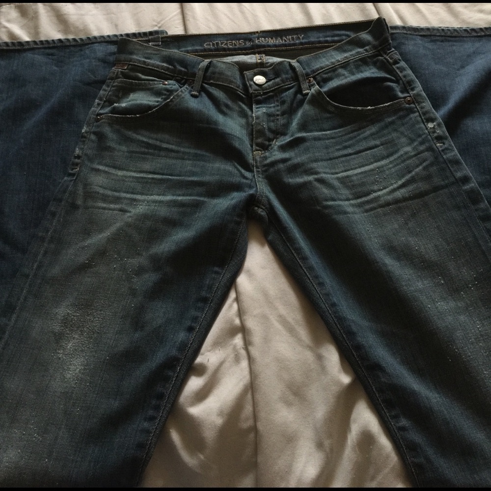 Citizens of humanity flare distressed jeans 👖.