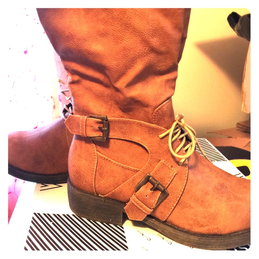 New Women's Camel Colored Boots