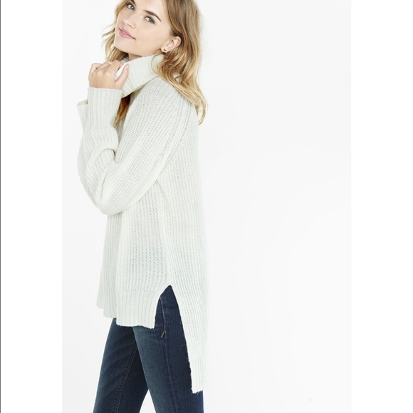Express Boxy Extreme Hi-lo Hem Turtleneck Sweater - Picture 2 of 4