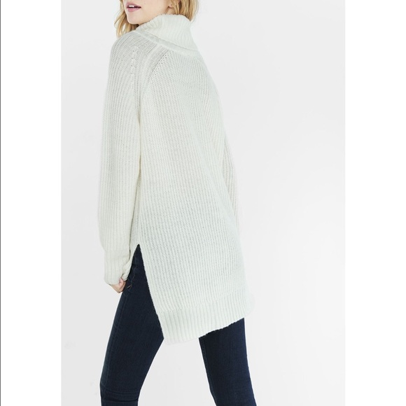 Express Boxy Extreme Hi-lo Hem Turtleneck Sweater - Picture 3 of 4