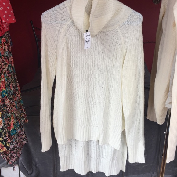 Express Boxy Extreme Hi-lo Hem Turtleneck Sweater - Picture 4 of 4