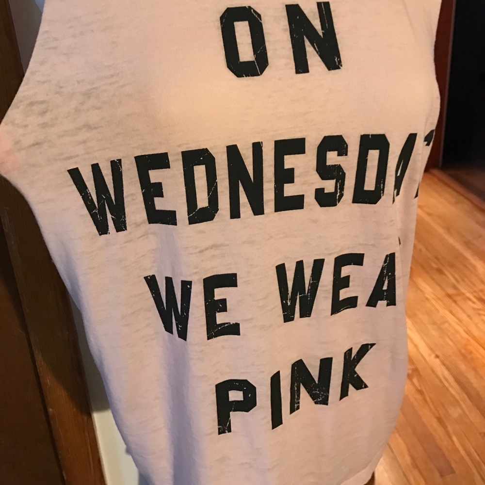 Sleeveless tee