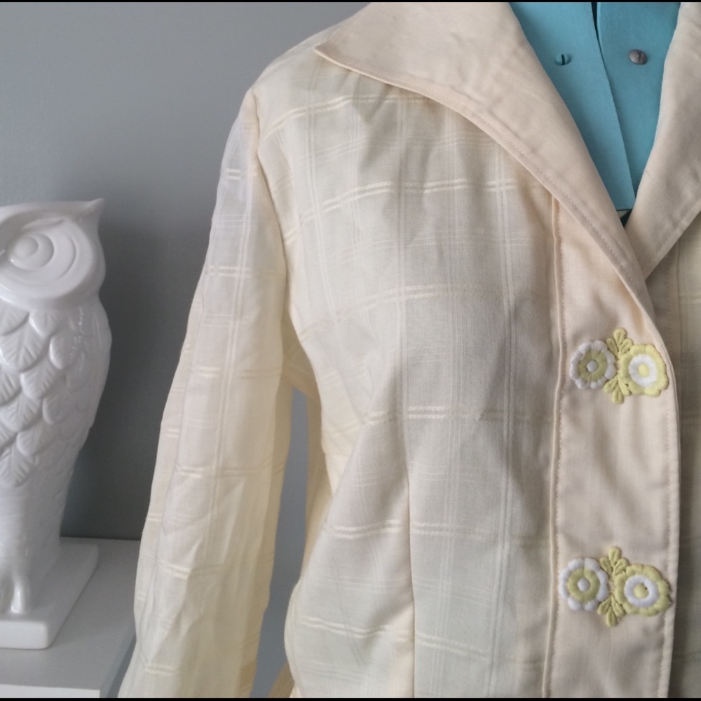 Vintage cream dress with flower appliqués. EUC