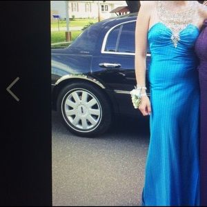 Stunning size 8 blue prom dress with train