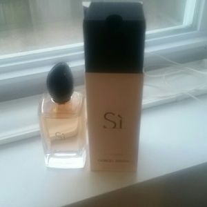 Giorgio Armani Si Perfume