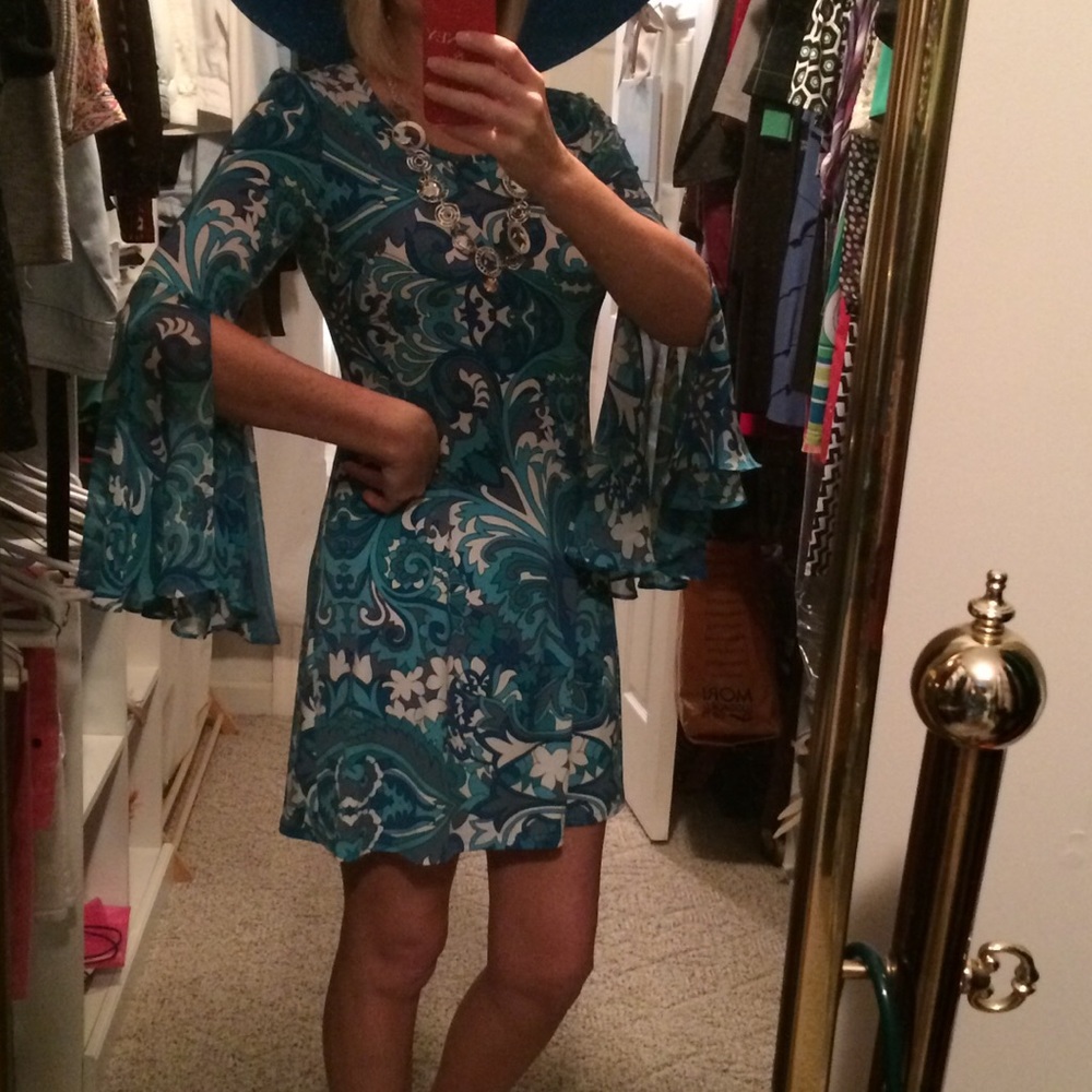 🔥🔥Bell sleeve hot mini shift dress🔥🔥
