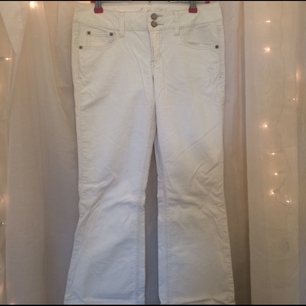 AMERICAN EAGLE White Corduroy Pants