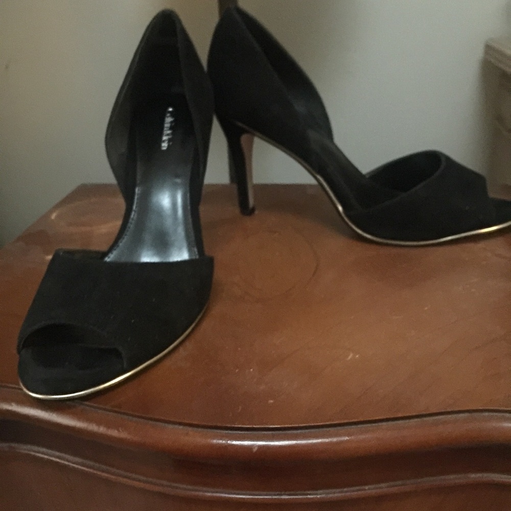 Calvin Klein 8.5 Black suede shoes with gold trim