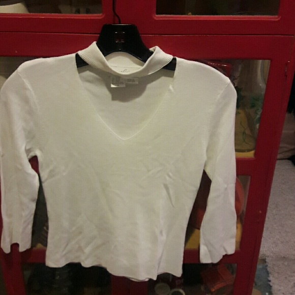 The White House rayon blend white top - Picture 2 of 4