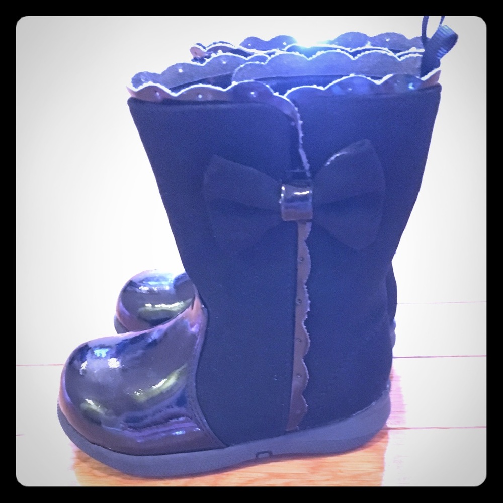 Spring boots! Black Size 5 boots.