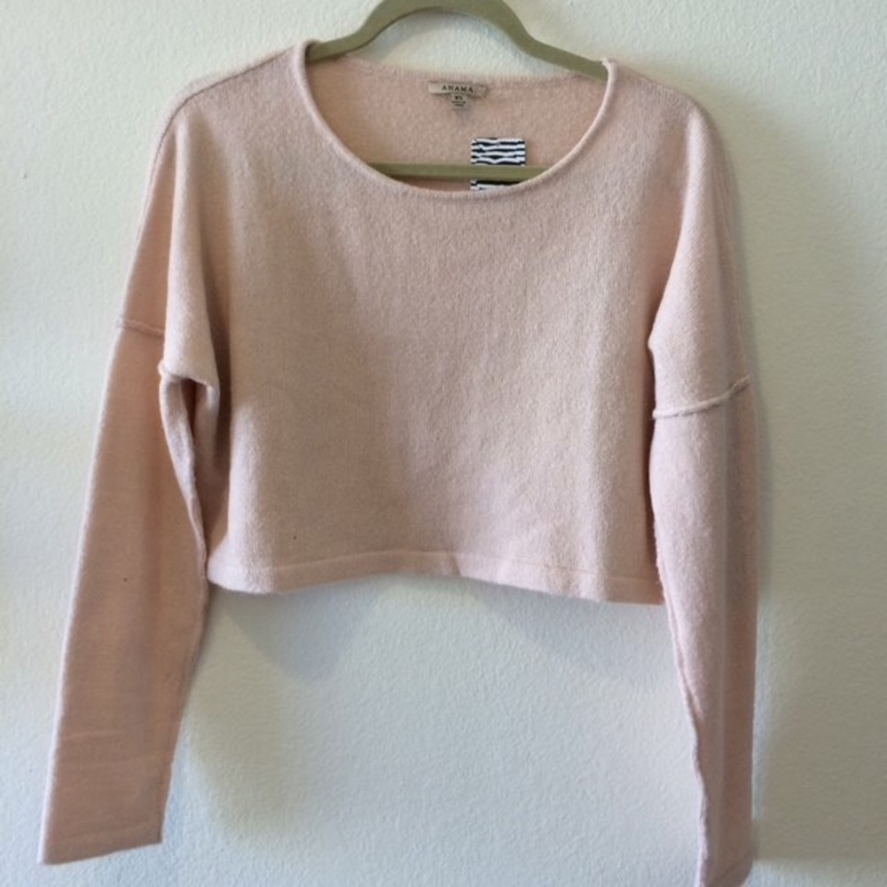 *SOLD*Soft pink cropped sweater from UO