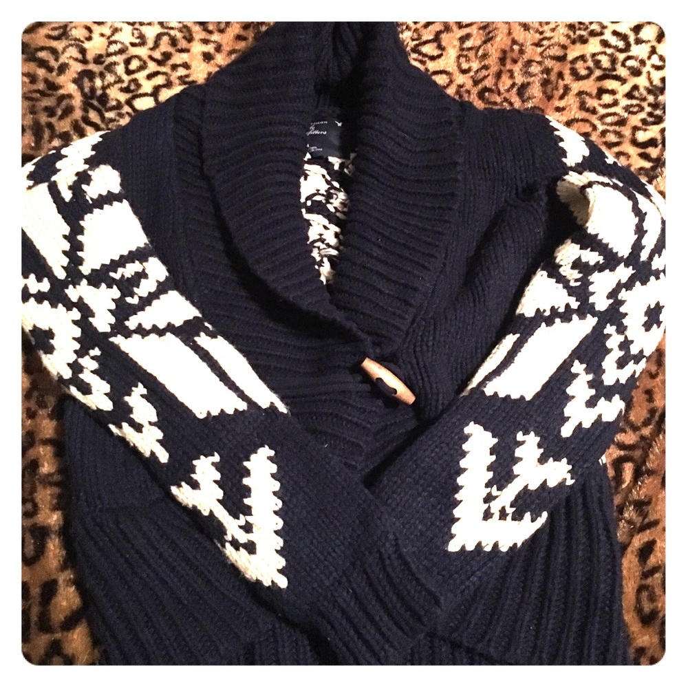American Eagle toggle sweater