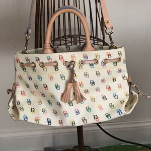 💕SALE💕 Classic Dooney and Bourke Top Handler