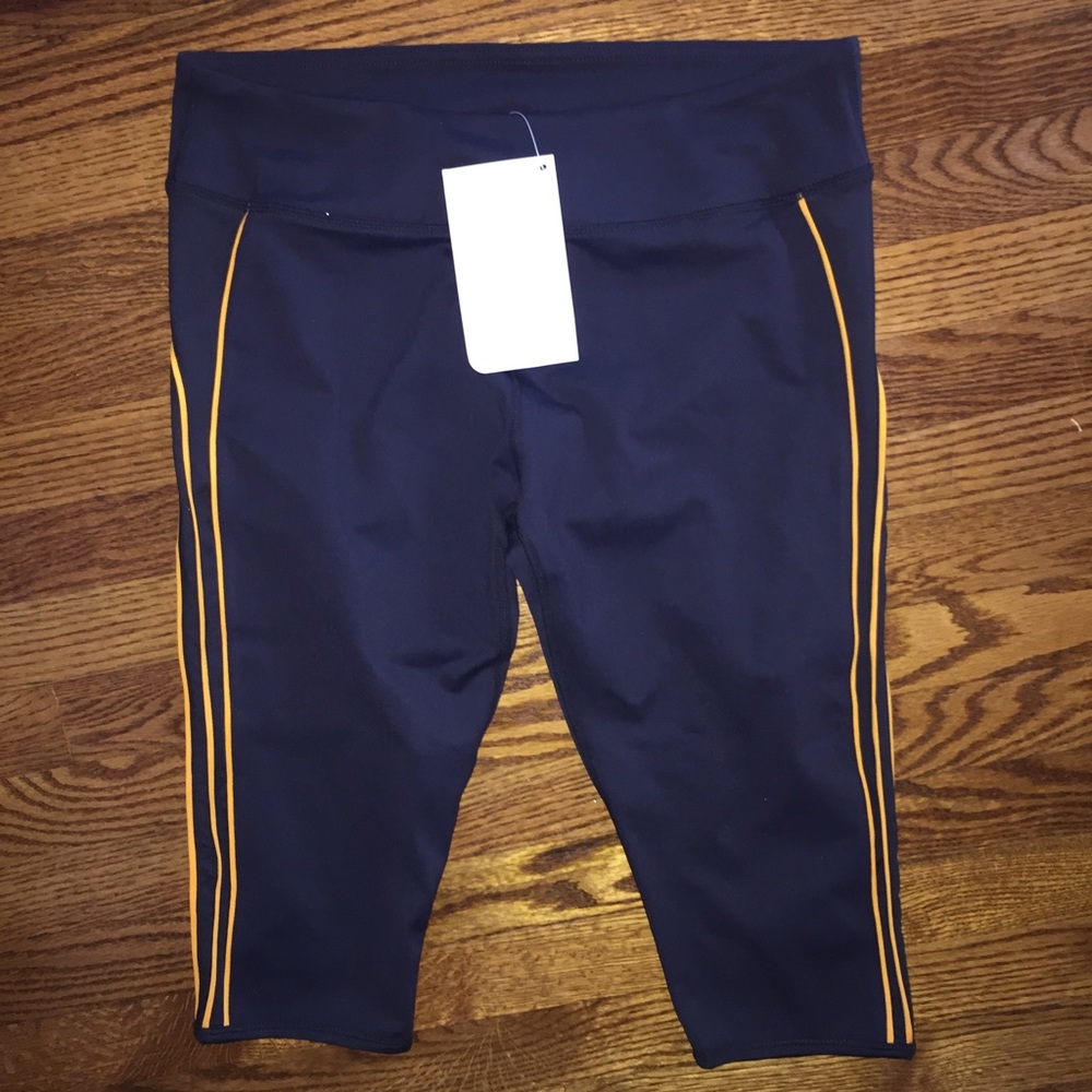 NWT Fabletics Capri pants...Size M