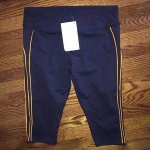 NWT Fabletics Capri pants...Size M
